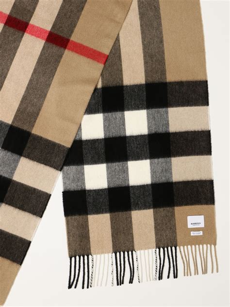 zalando sciarpa burberry|Sciarpa Burberry, la tendenza invernale Old British: i nuovi colori .